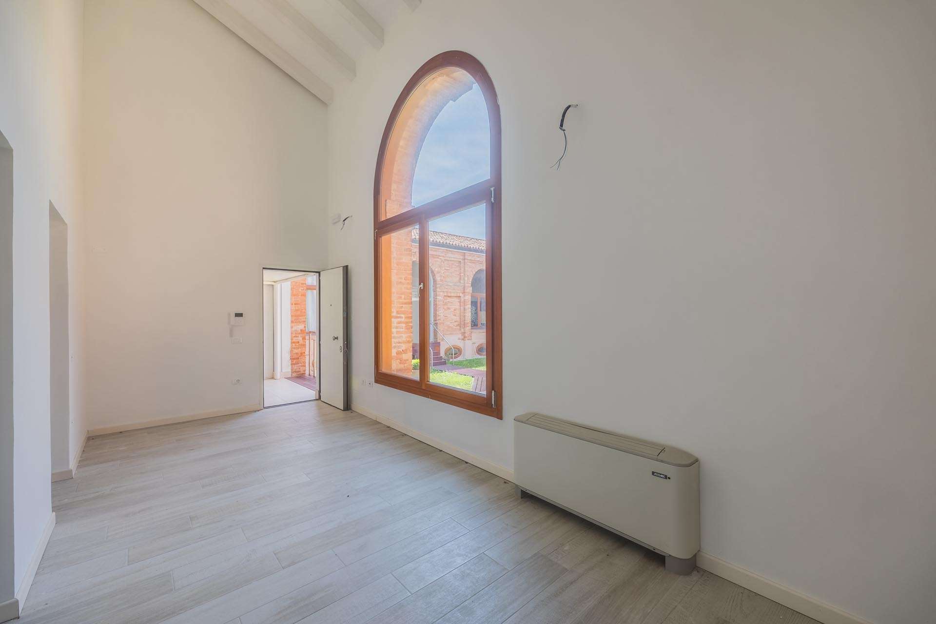 01_ST8B65S Three Room Apartment – Venice