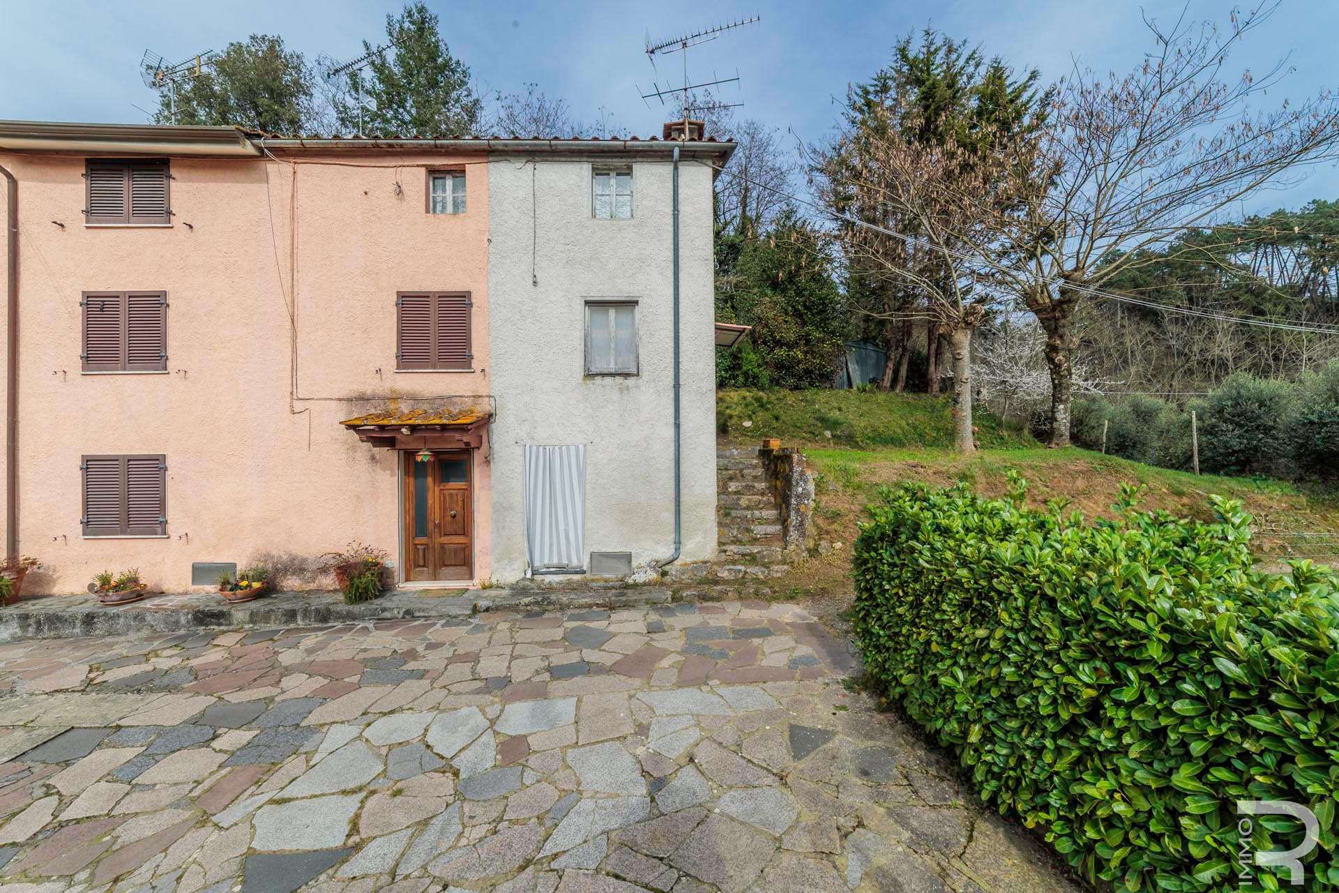 01_VVGtjfR Row house – Camaiore