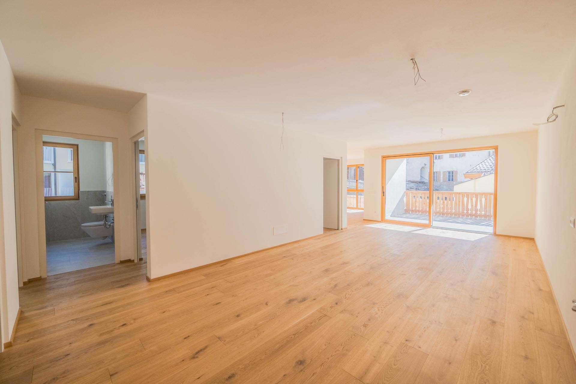 01_nR1LR2q Four Room Apartment – Montagna