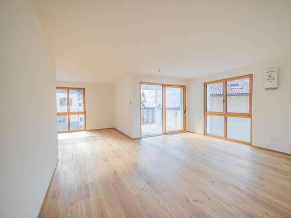 Four Room Apartment – Montagna