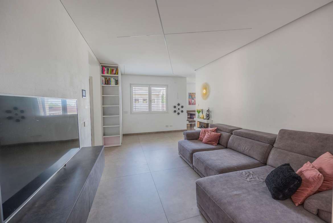 Four Room Apartment – Laives