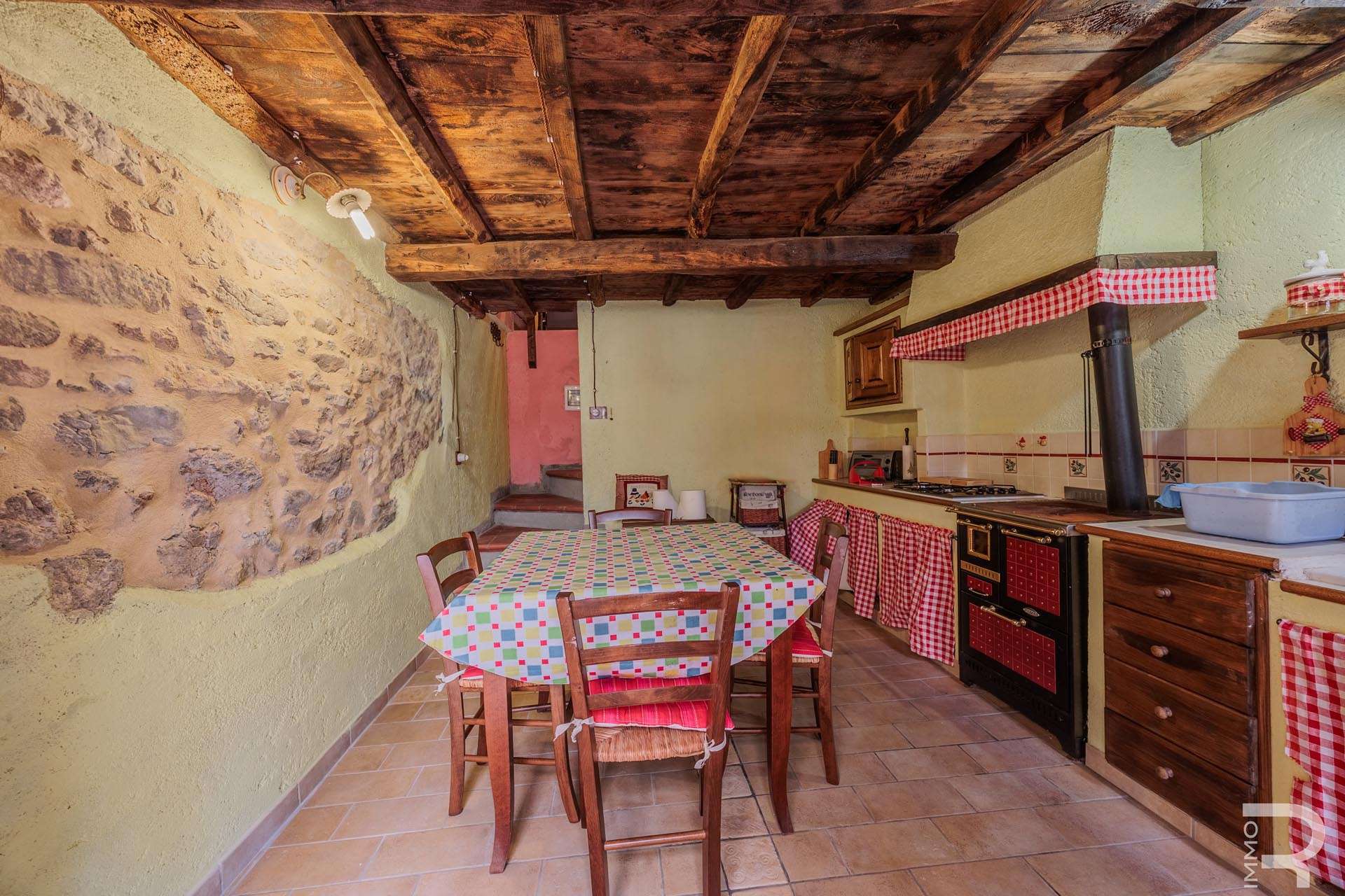 02_22qDjdT Row house – Stazzema