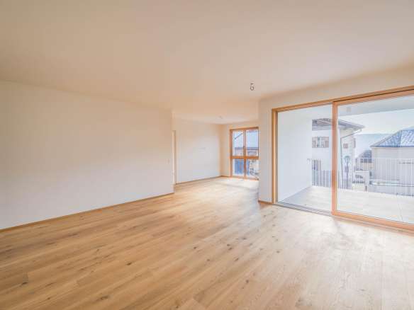 Four Room Apartment – Montagna