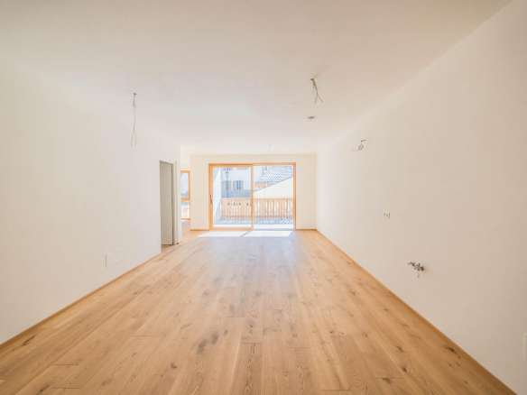 Four Room Apartment – Montagna