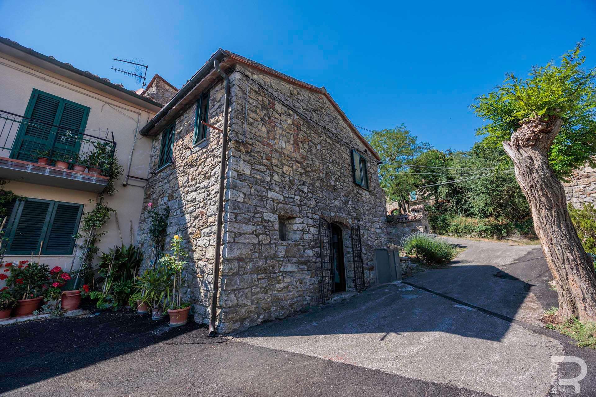 02_v3cHIAY Detached House – Semproniano