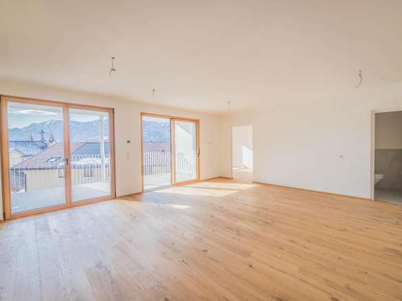 Four Room Apartment – Montagna