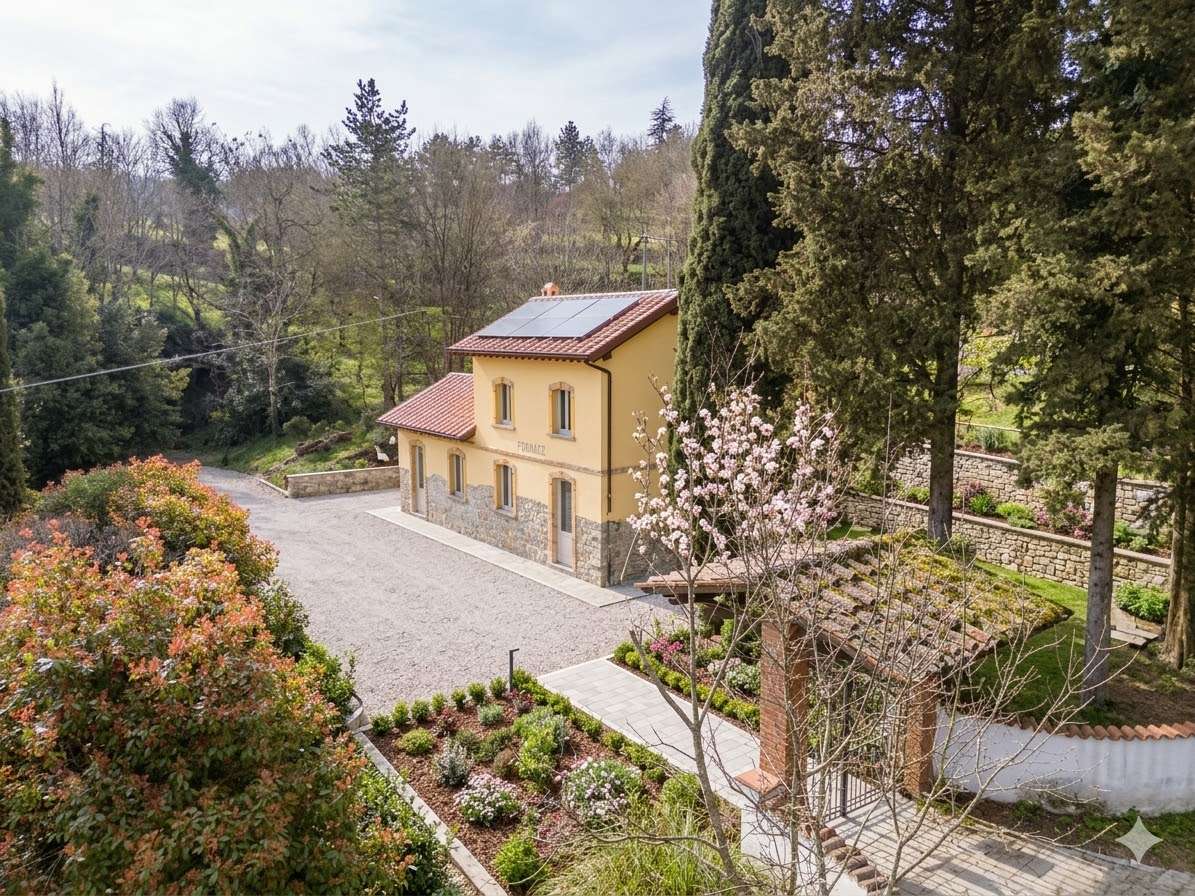 04_6GwkO1M Detached House – Arezzo
