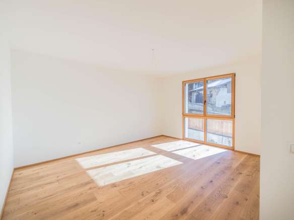 Four Room Apartment – Montagna
