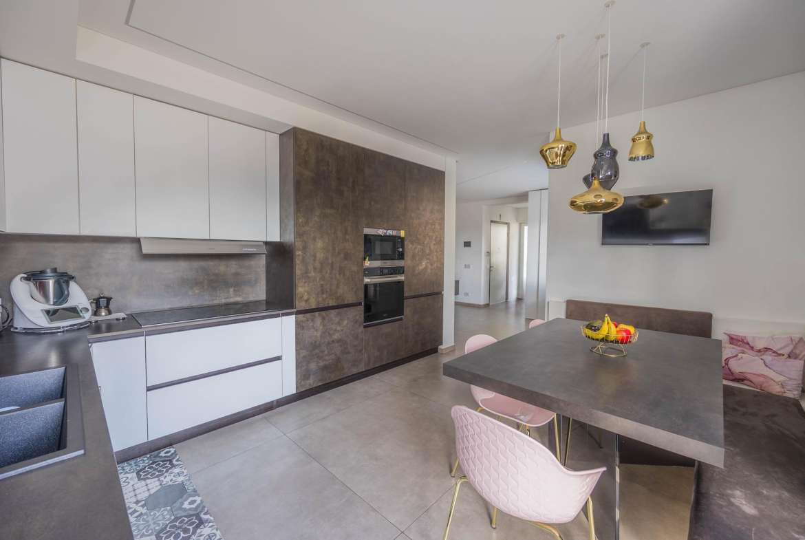 Four Room Apartment – Laives