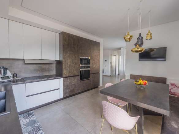 Four Room Apartment – Laives