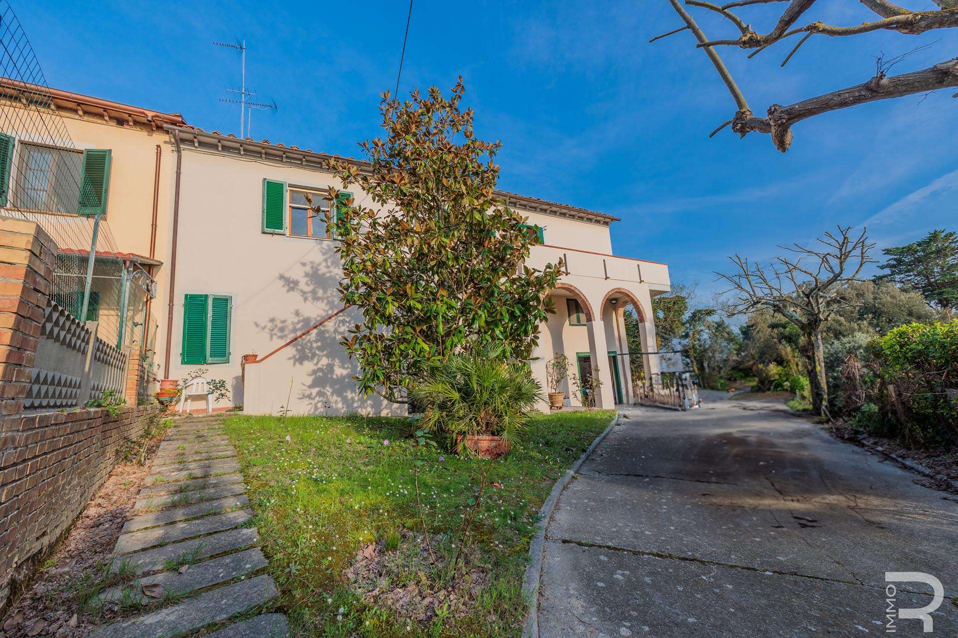 05_UKFNBfU Five Room Apartment – Crespina Lorenzana
