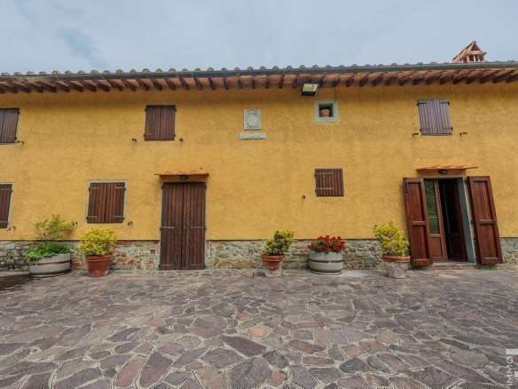 Farmhouse/Rustico – Carmignano