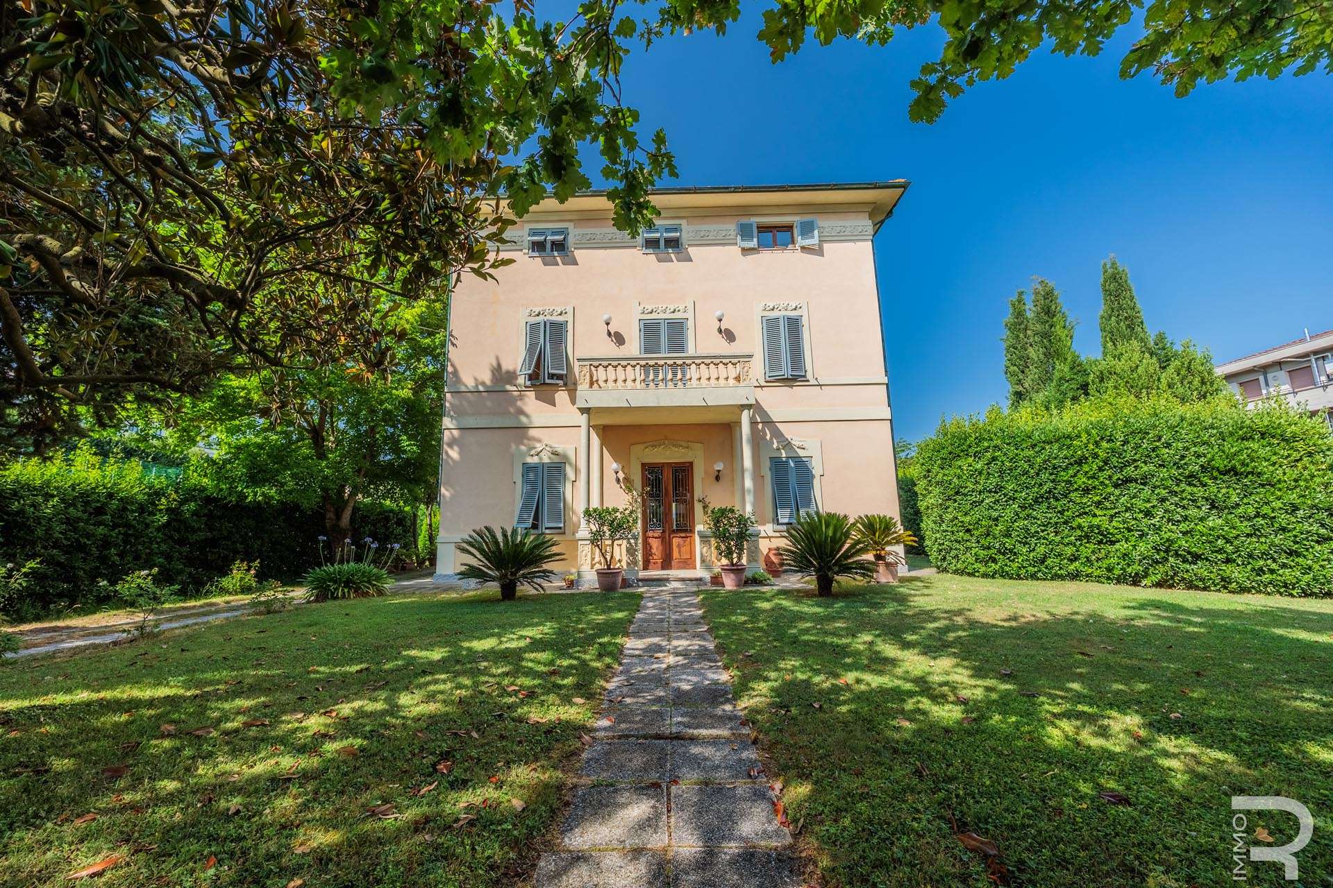 05_eu1oG9b Villa – Porcari