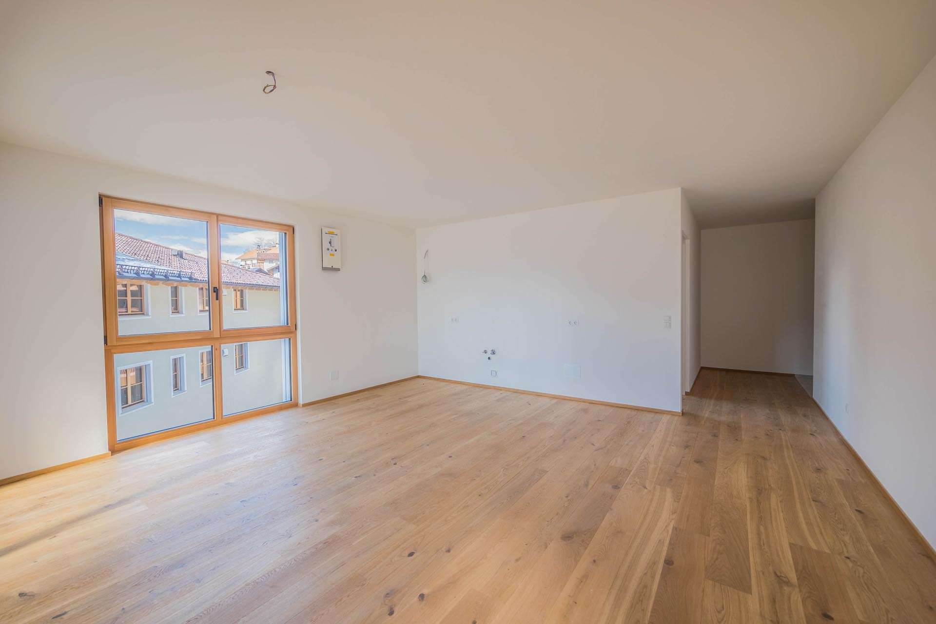 05_uy0yM7U Four Room Apartment – Montagna