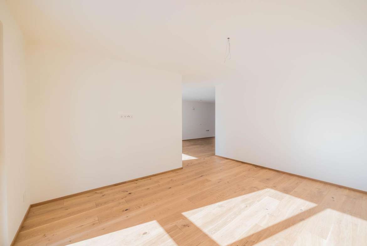 Four Room Apartment – Montagna