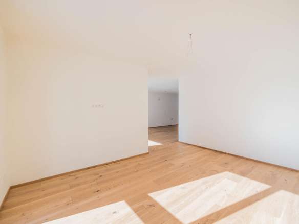 Four Room Apartment – Montagna