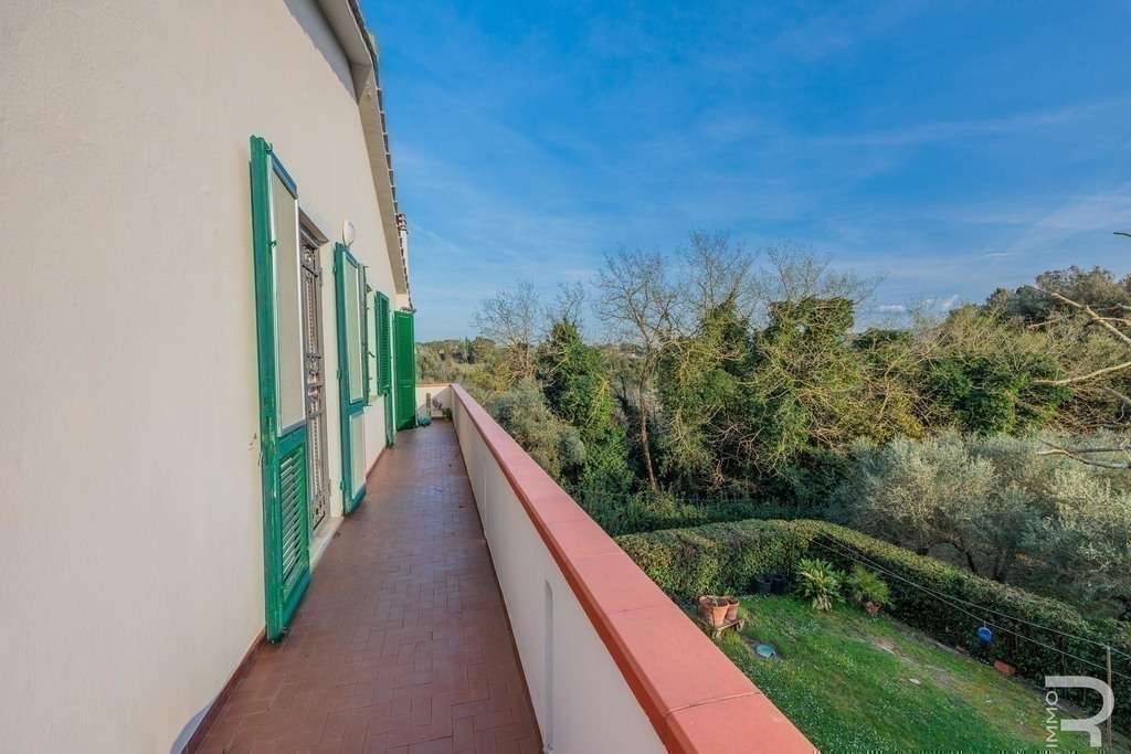 Five Room Apartment – Crespina Lorenzana
