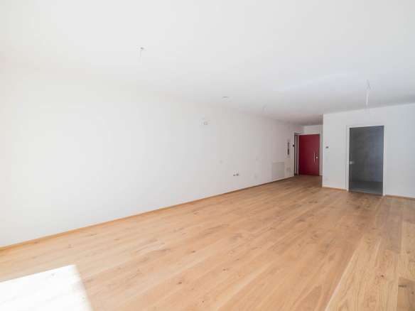 Four Room Apartment – Montagna