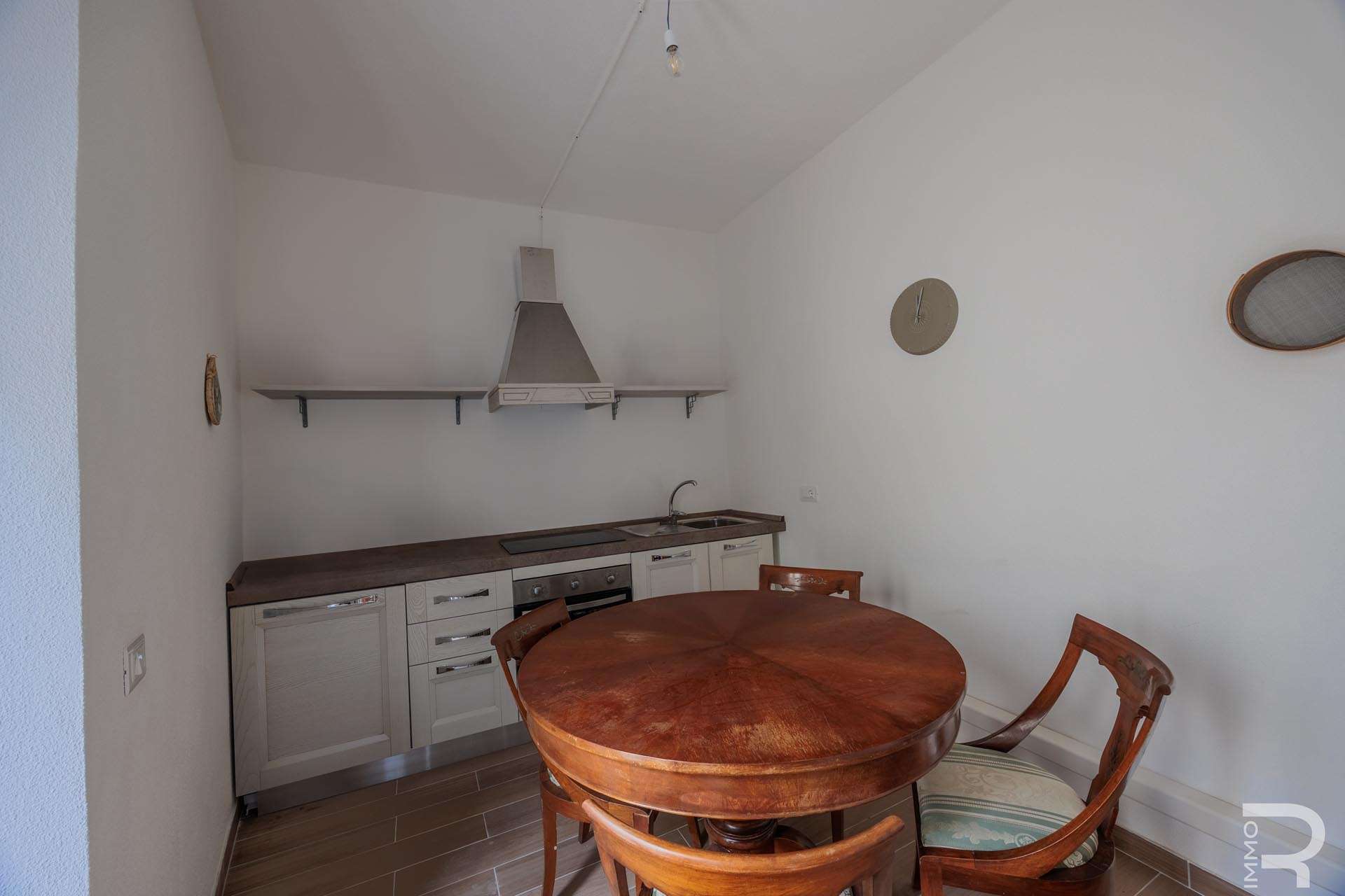 07_qbblwWg Three Room Apartment – Semproniano