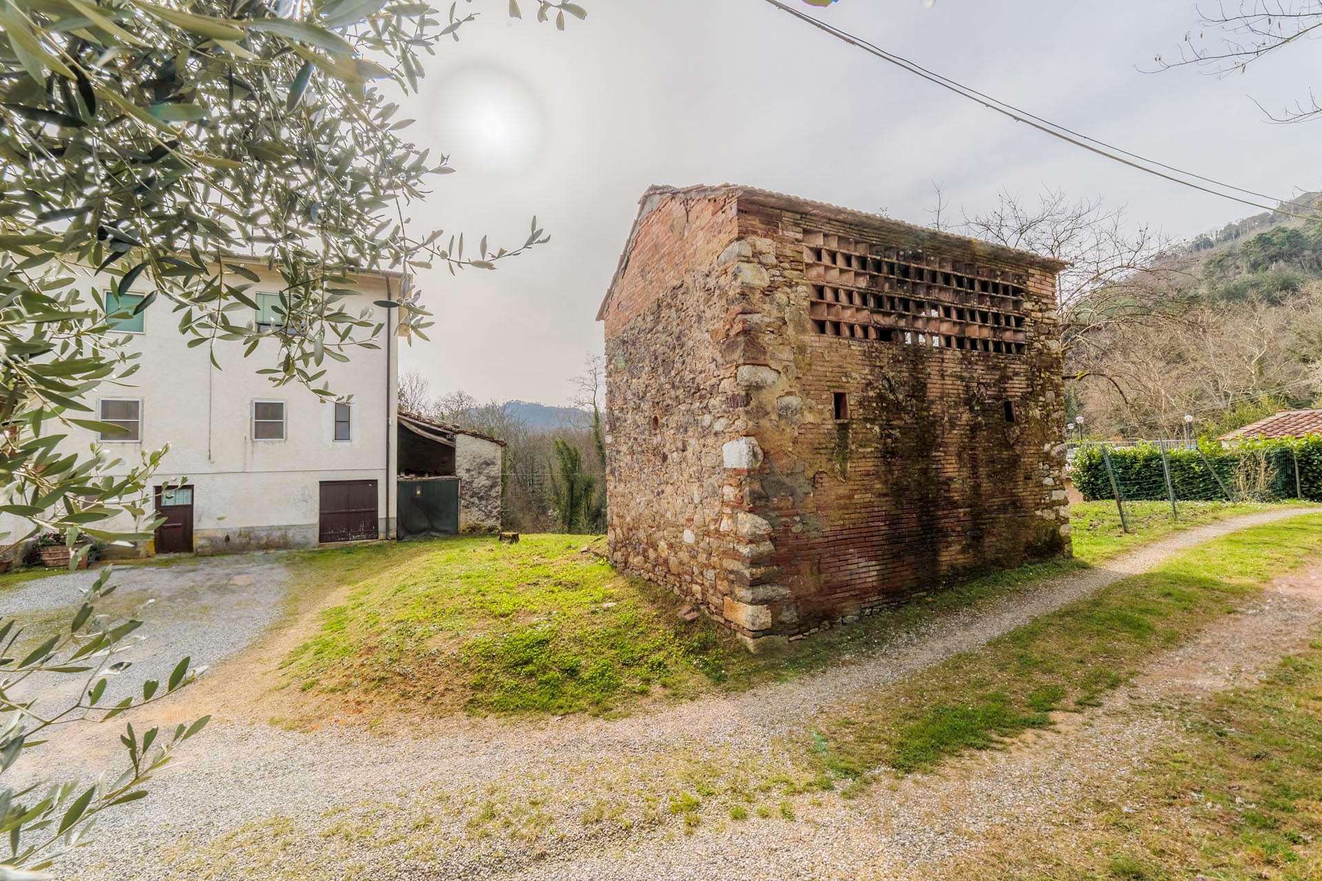 08_RO4wlrf Row house – Camaiore