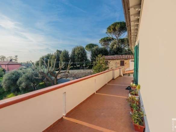 Five Room Apartment – Crespina Lorenzana