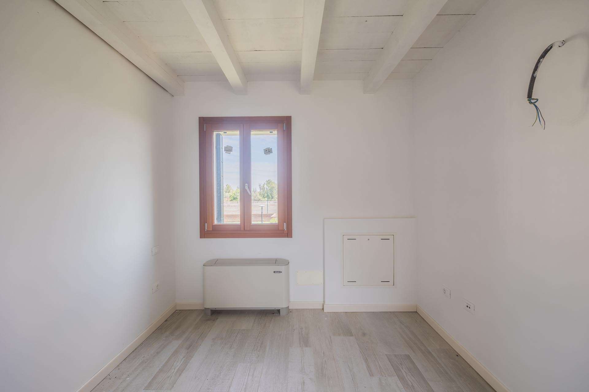 08_kTv5v2A Three Room Apartment – Venice