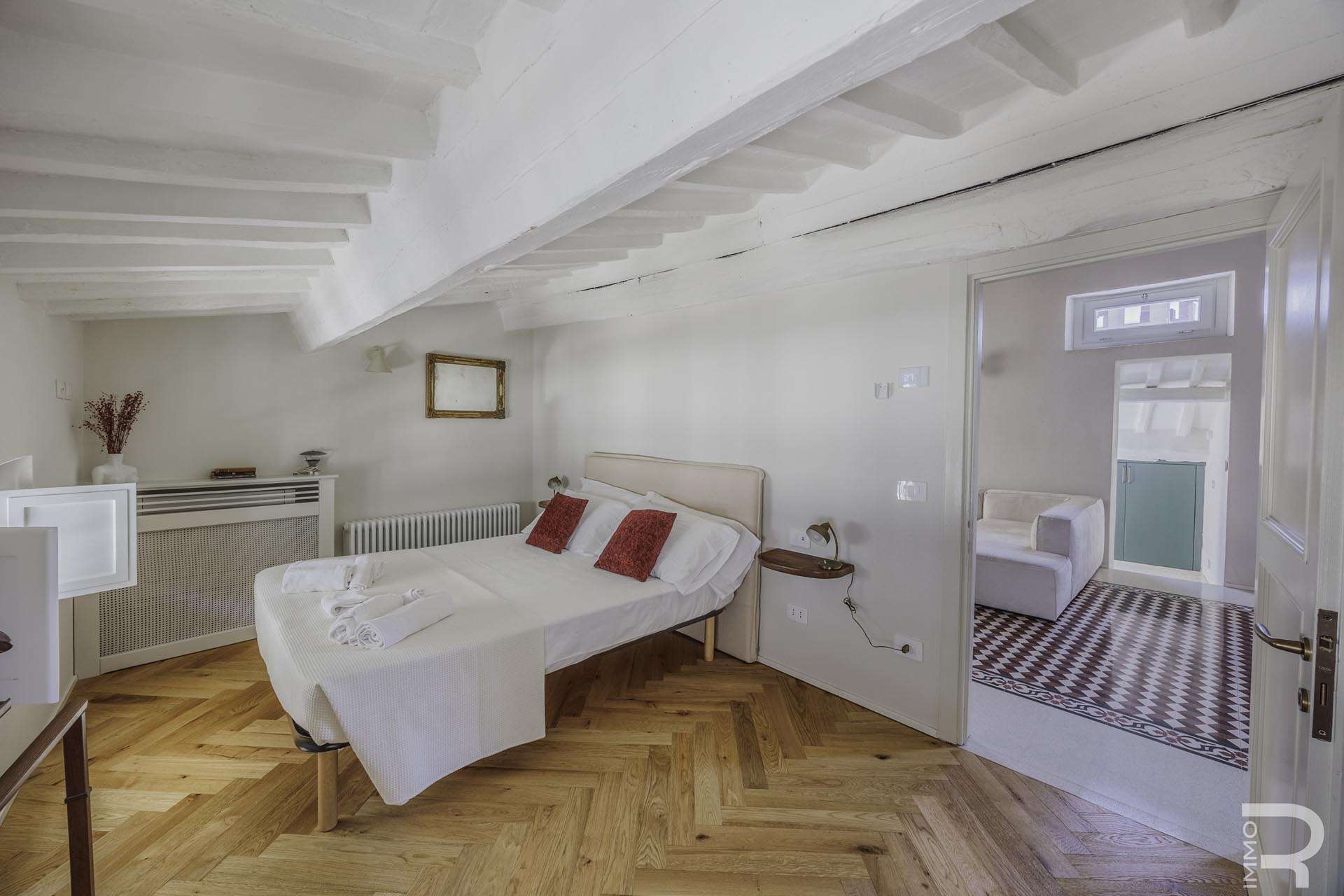 08_ktjZAkp Three Room Apartment – Lucca
