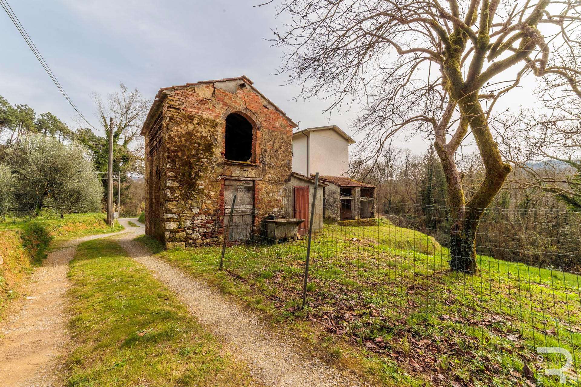 09_1fjL9OY Row house – Camaiore