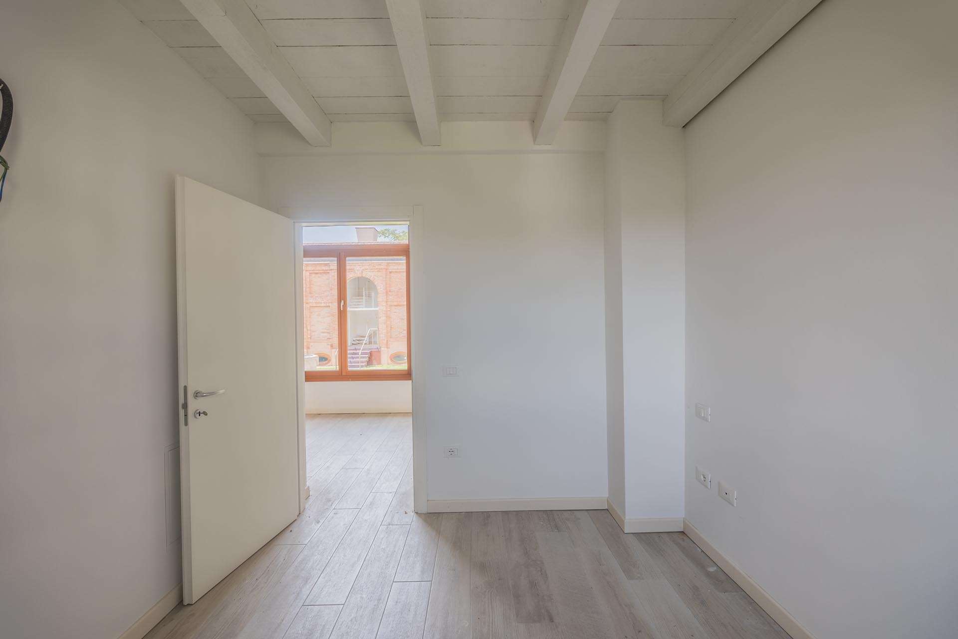 09_RlsZOH6 Three Room Apartment – Venice
