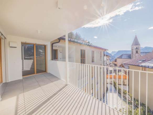 Four Room Apartment – Montagna