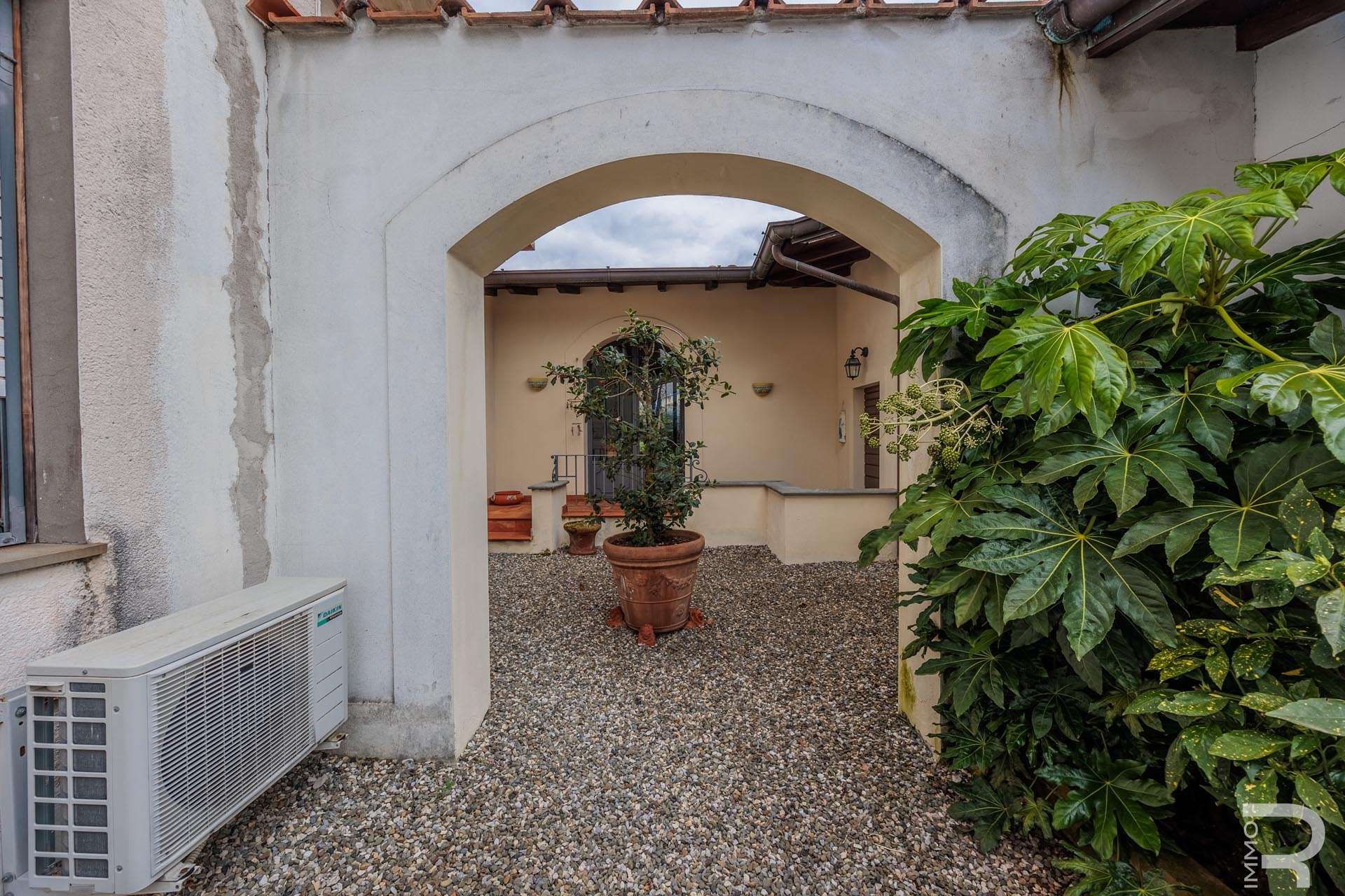 09_f7ikIoQ Villa – Barga