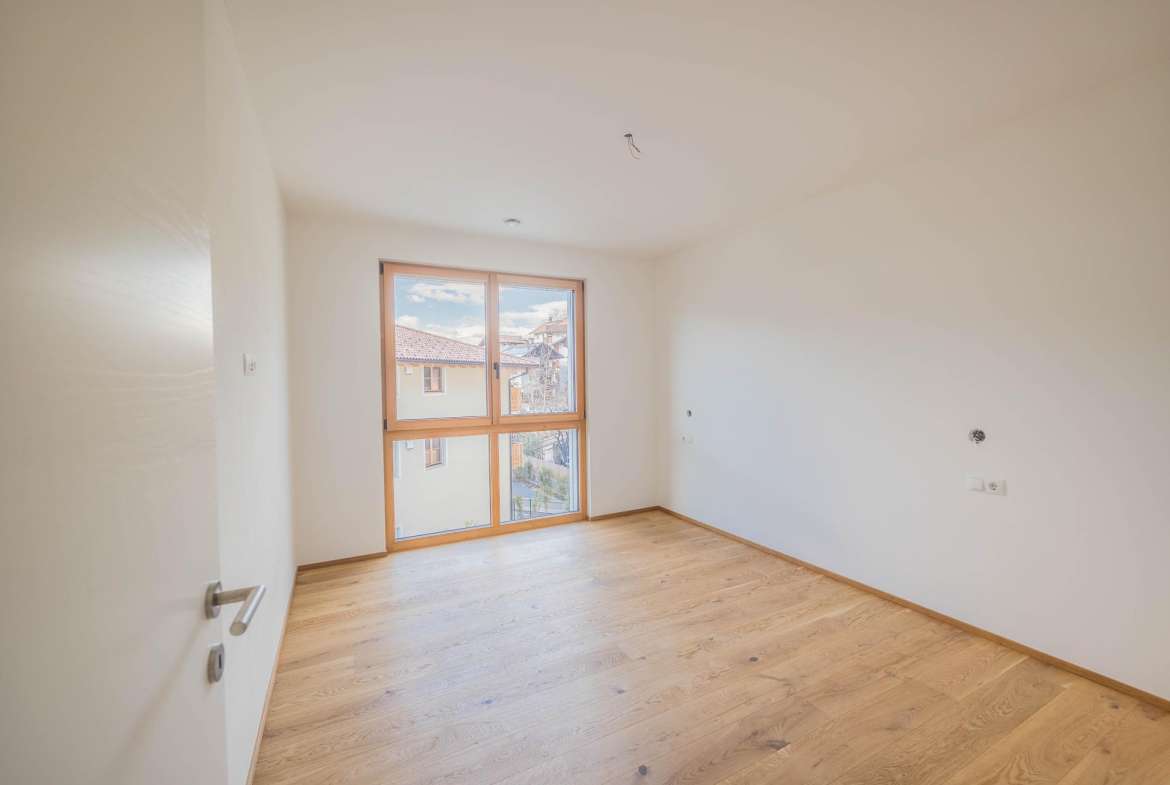 Four Room Apartment – Montagna