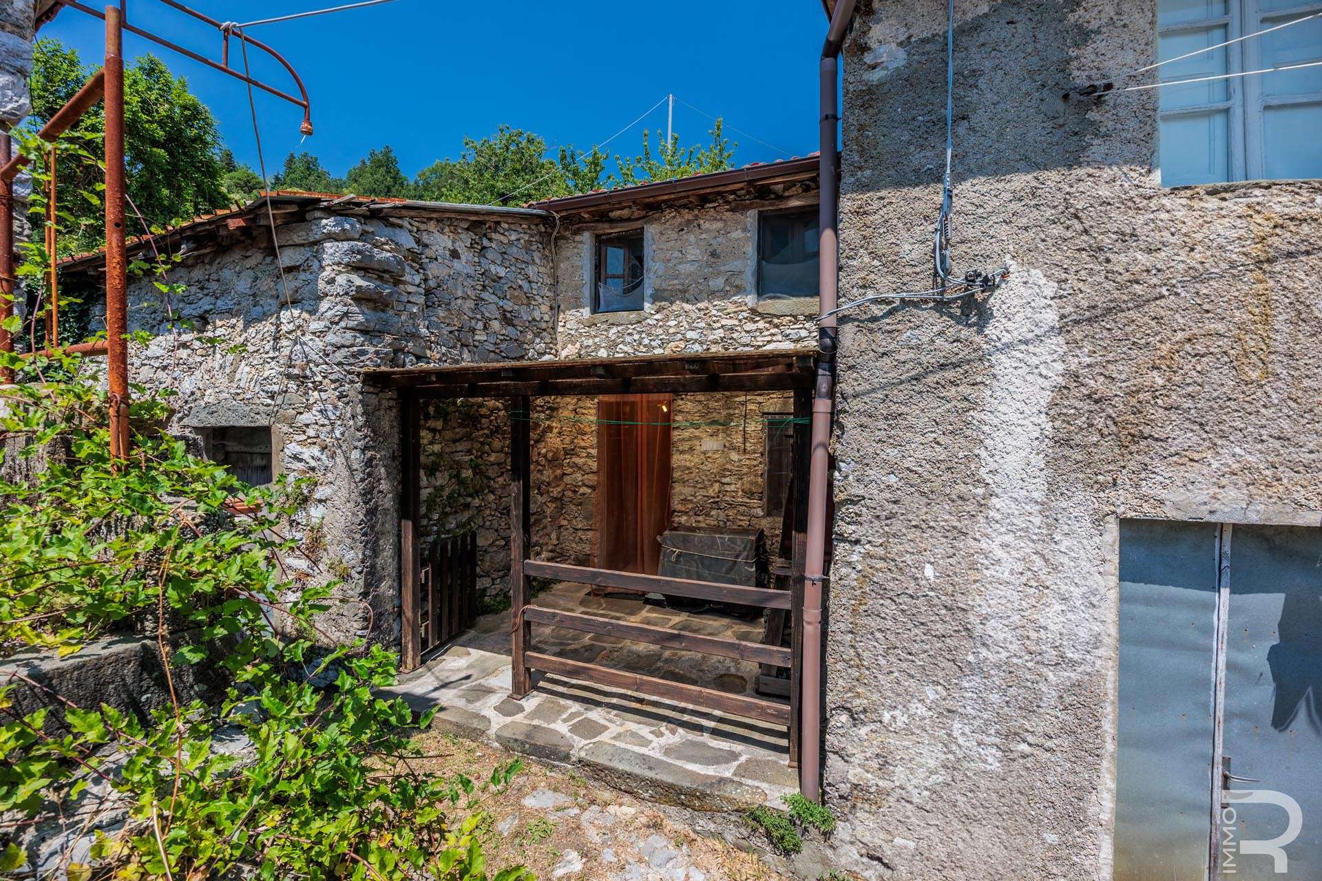 10_npw0VF3 Row house – Stazzema