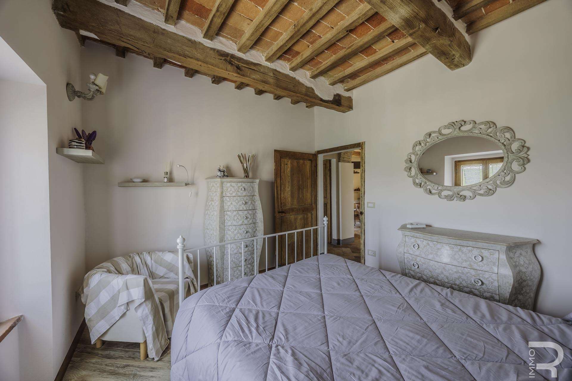 10_pU4Bqvc Three Room Apartment – Montieri