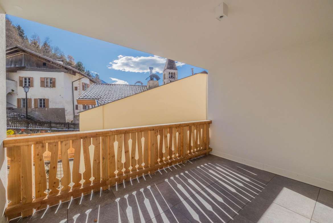 Four Room Apartment – Montagna
