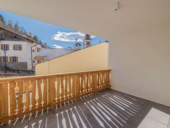 Four Room Apartment – Montagna