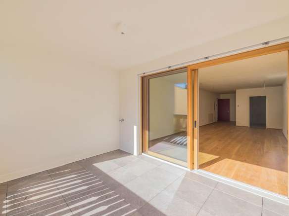 Four Room Apartment – Montagna