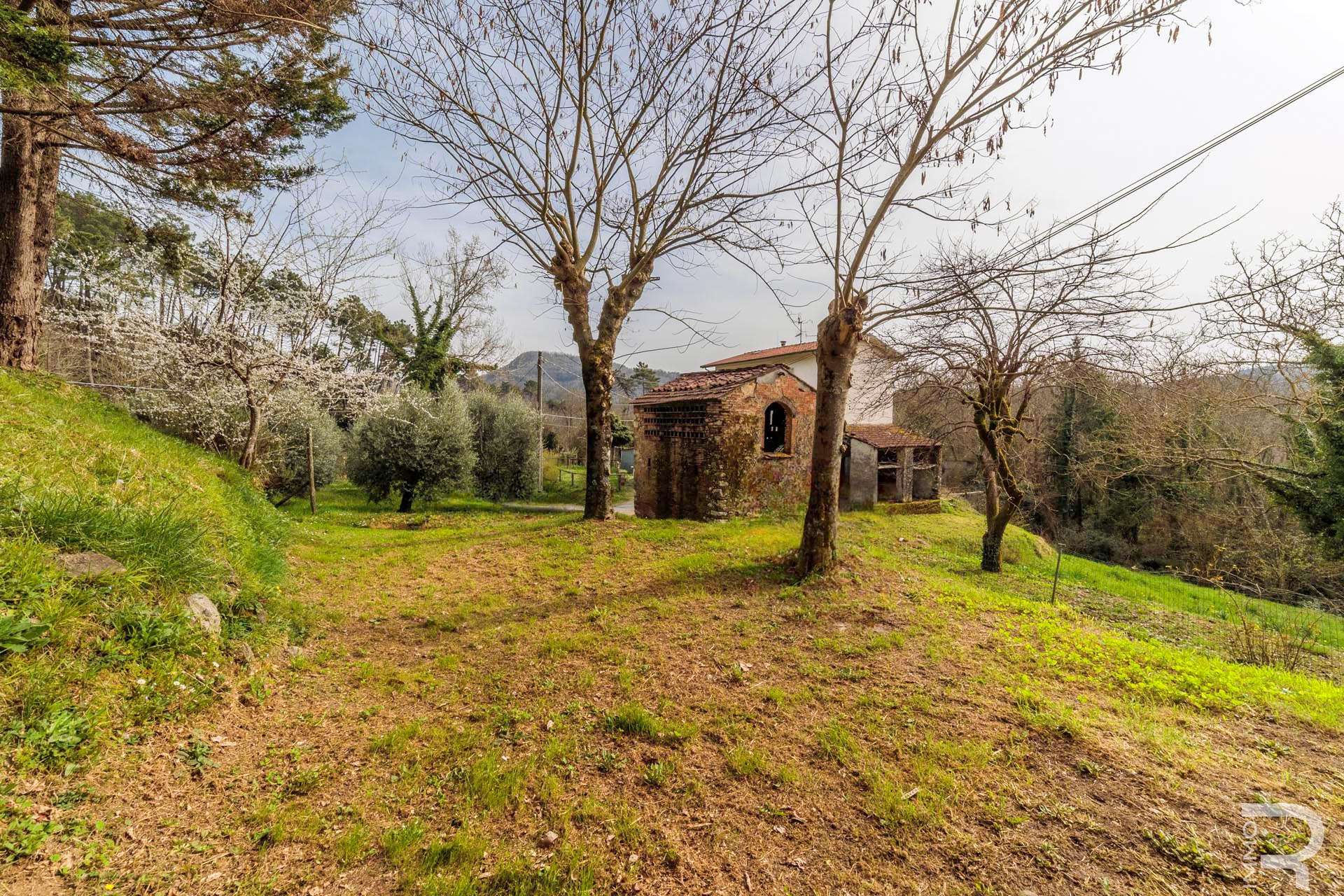11_WRX1eY5 Row house – Camaiore