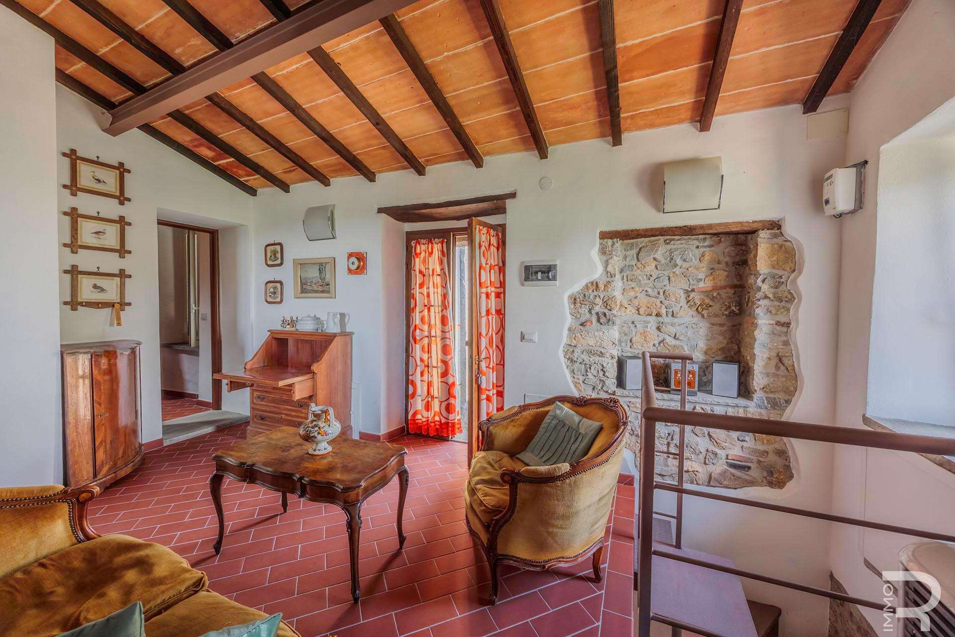 11_uhuFckq Detached House – Semproniano