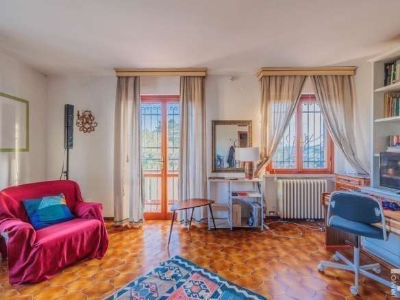 Five Room Apartment – Crespina Lorenzana