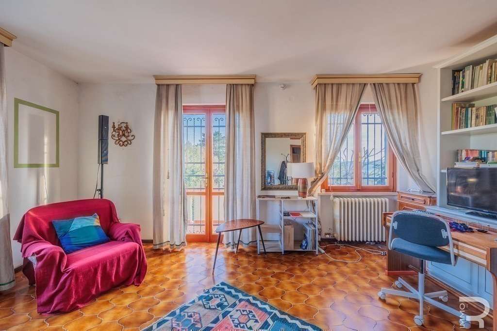 Five Room Apartment – Crespina Lorenzana