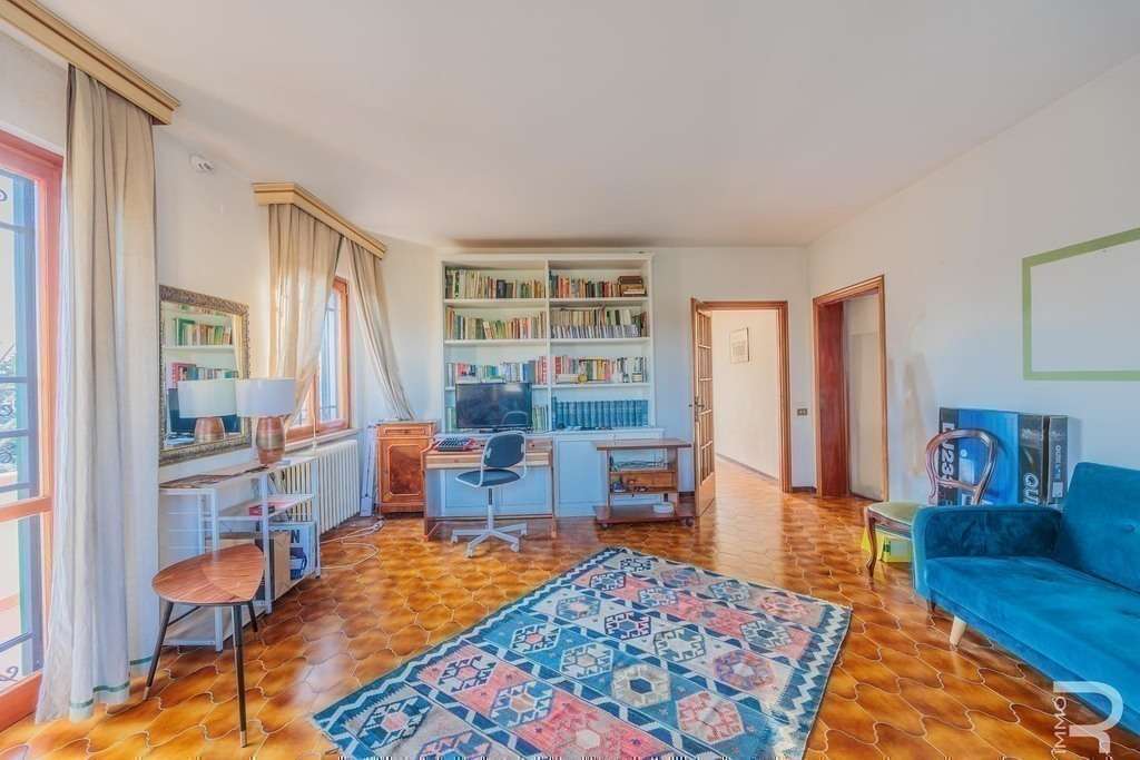 Five Room Apartment – Crespina Lorenzana