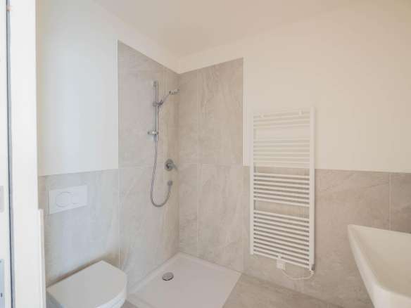 Five Room Apartment – Montagna