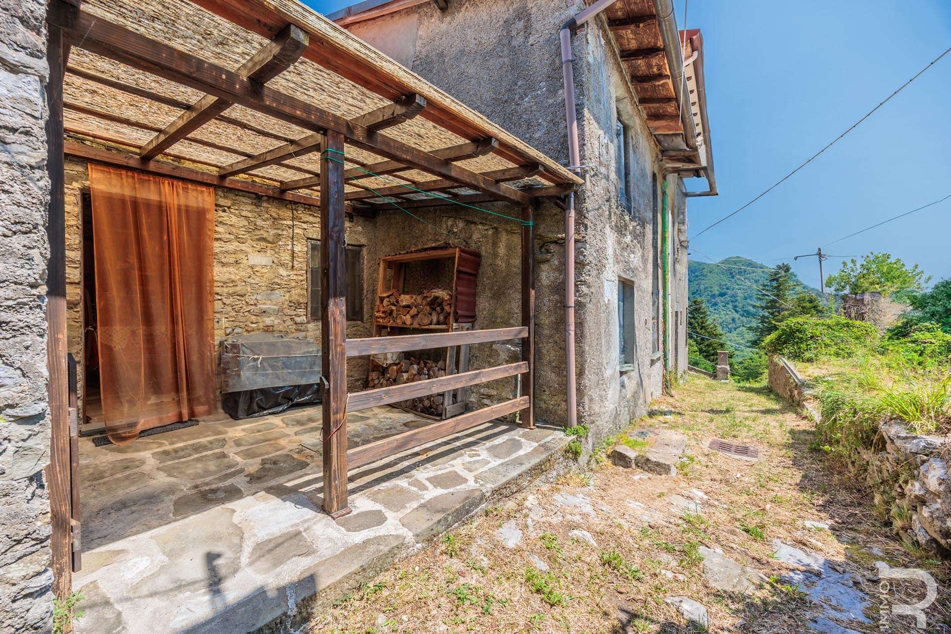 12_tP9LX6T Row house – Stazzema