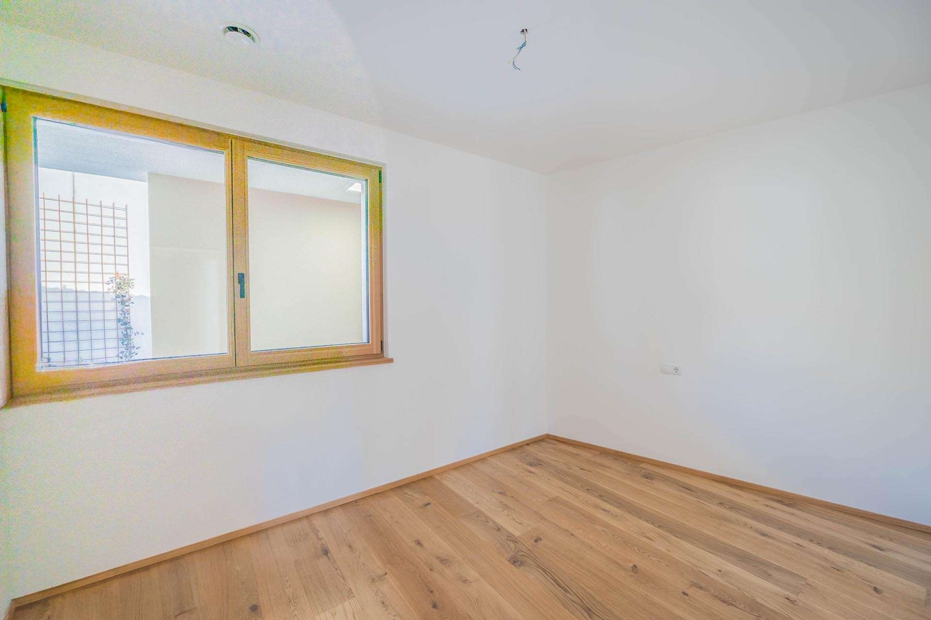 12_x9Uz9jm Four Room Apartment – Montagna
