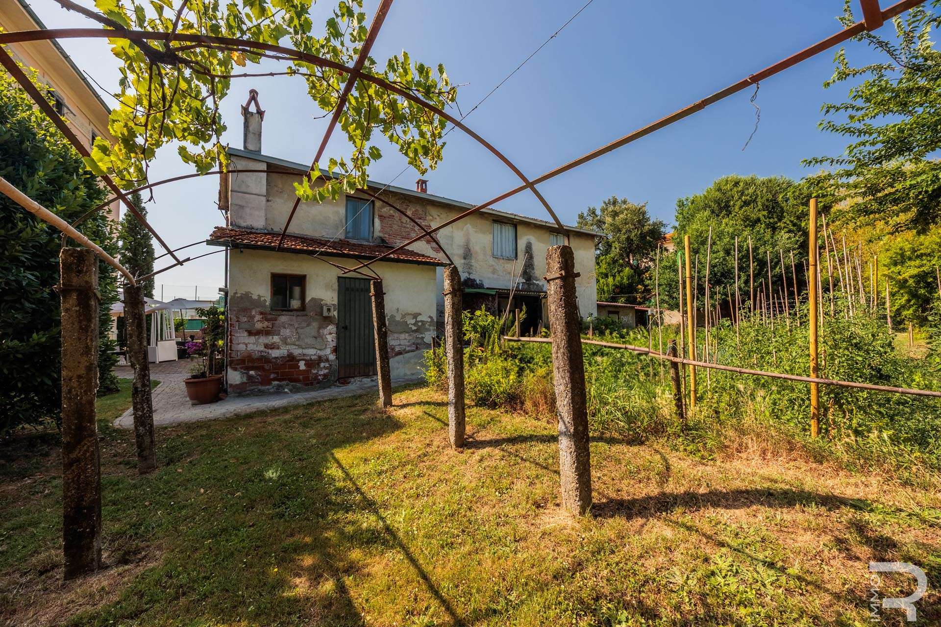 13_VfYOX53 Villa – Porcari