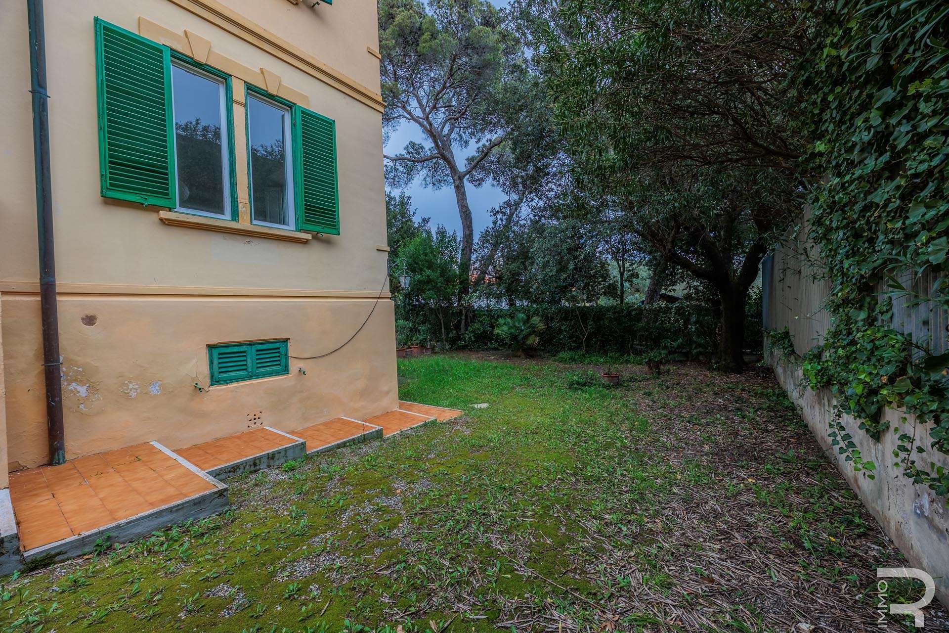 14_370Ur7f Villa – Livorno