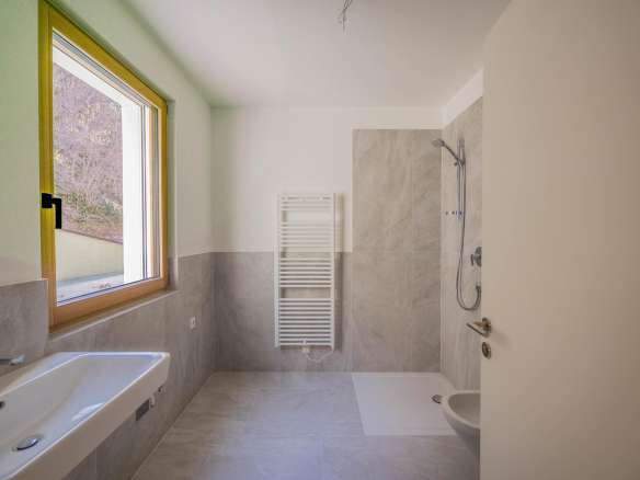 Four Room Apartment – Montagna
