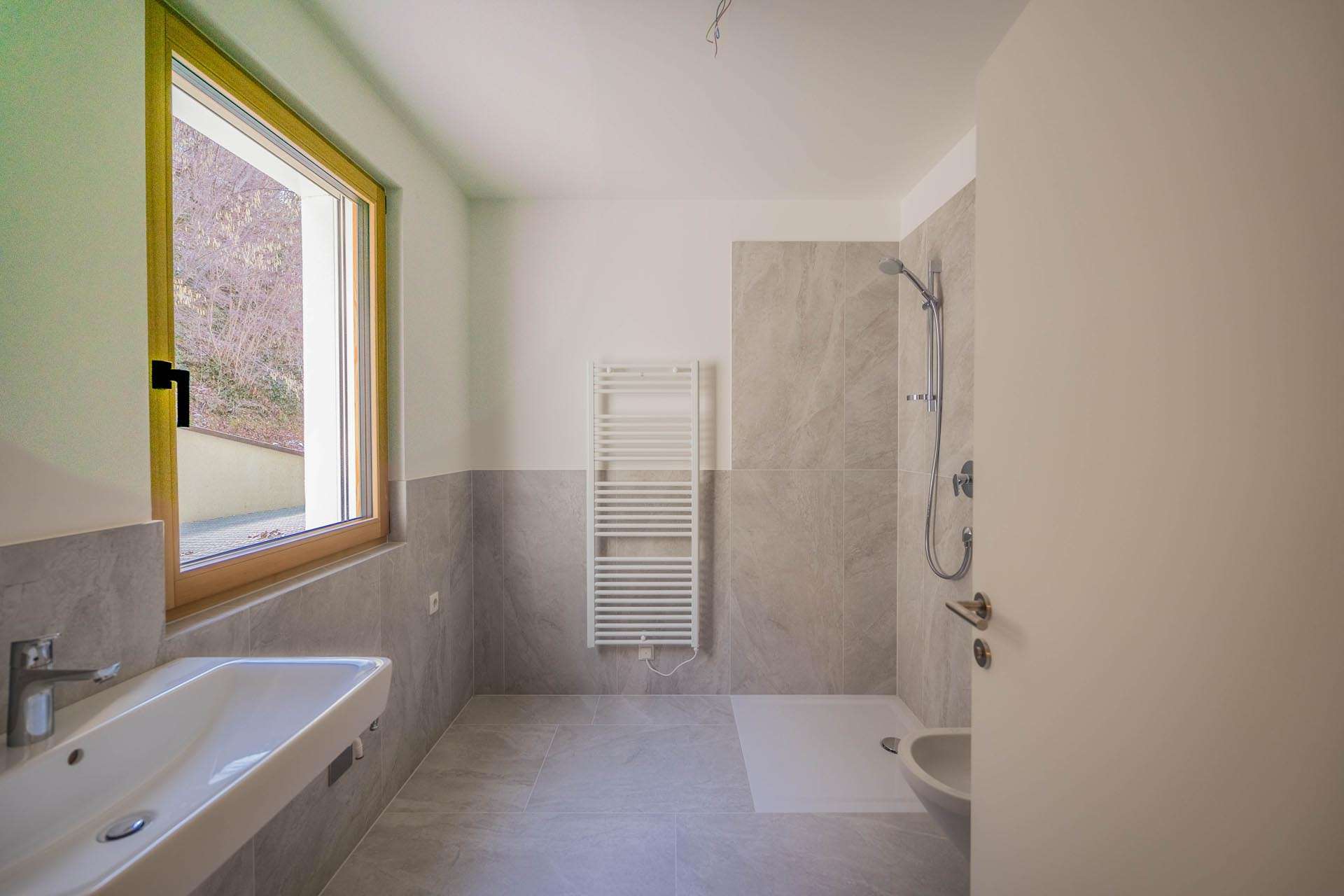 14_6ViOHwo Four Room Apartment – Montagna