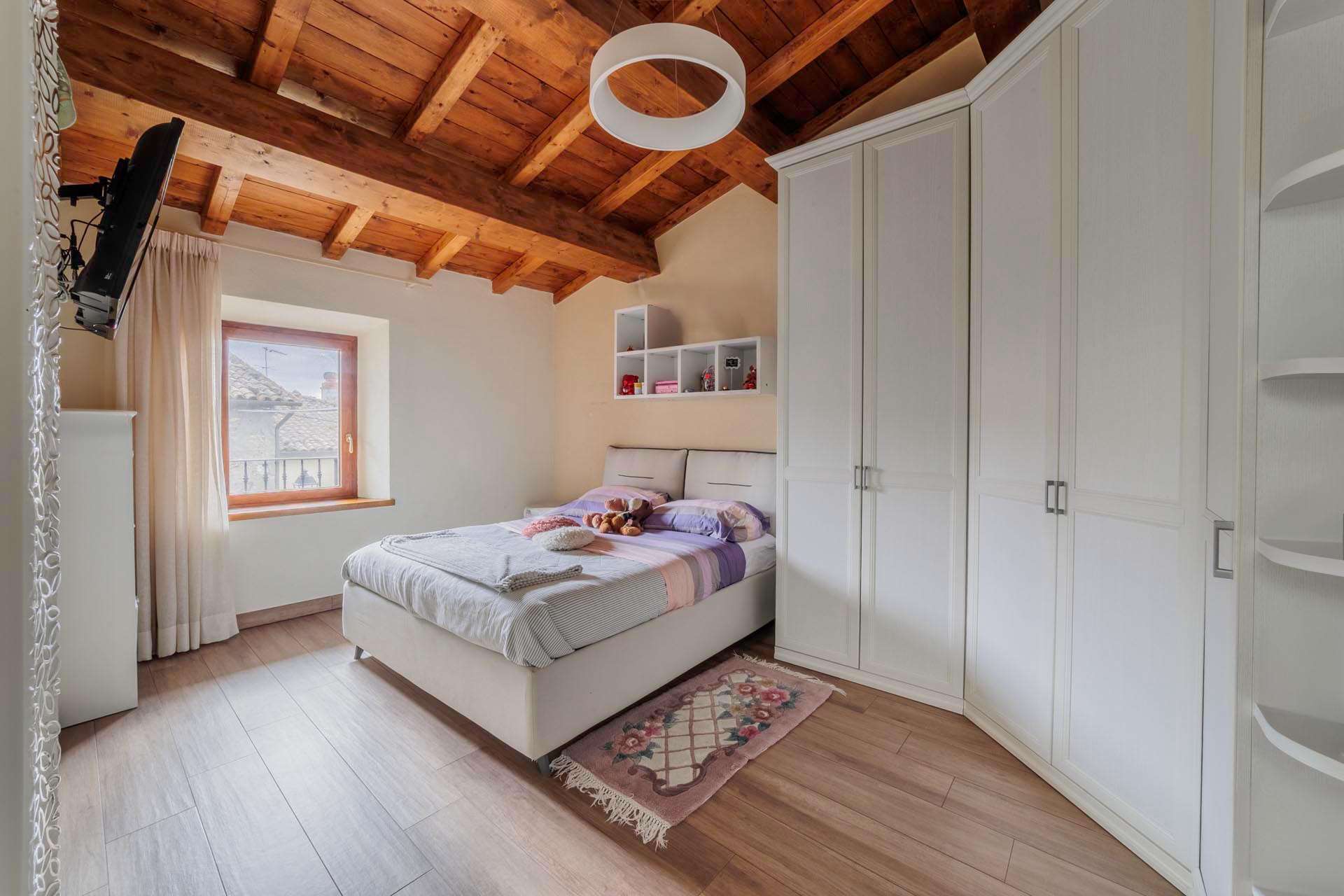 14_9Uq0oNO Row house – Castelnuovo di Garfagnana